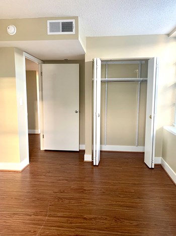 vacant living bedroom with large closet and hardwood flooring in 3101 pennsylvania apartments in washinton dc - Photo Gallery 10