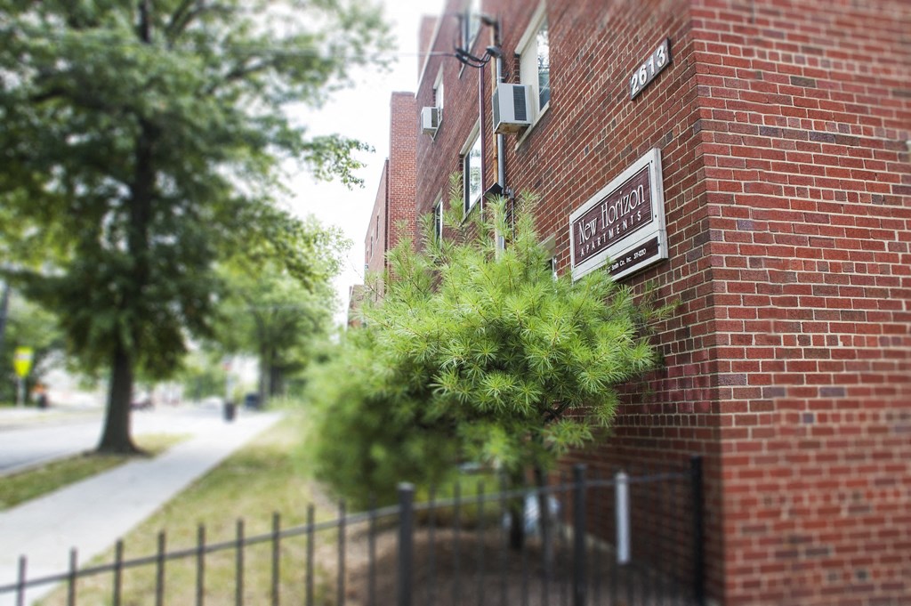 brick exterior of new horizon apartments in washington dc