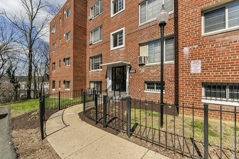 exterior of brick apartment building at new horizon apartments in washington dc