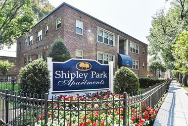 Shipley-Park-Apartments-Building-Signage
