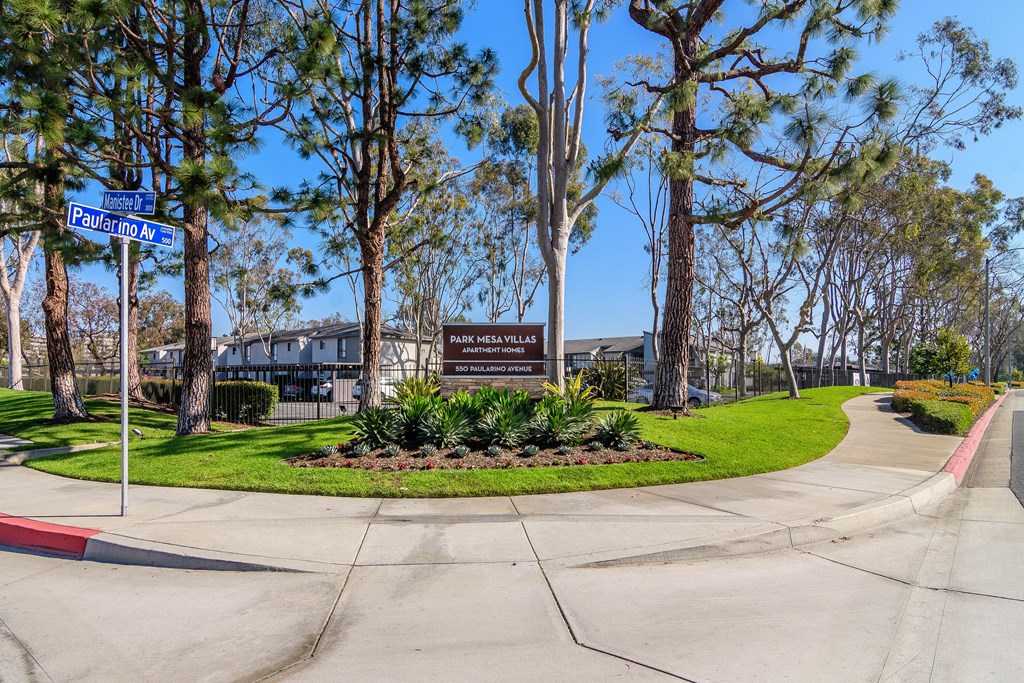 A sign for Pauling Way is on the left side of the image.