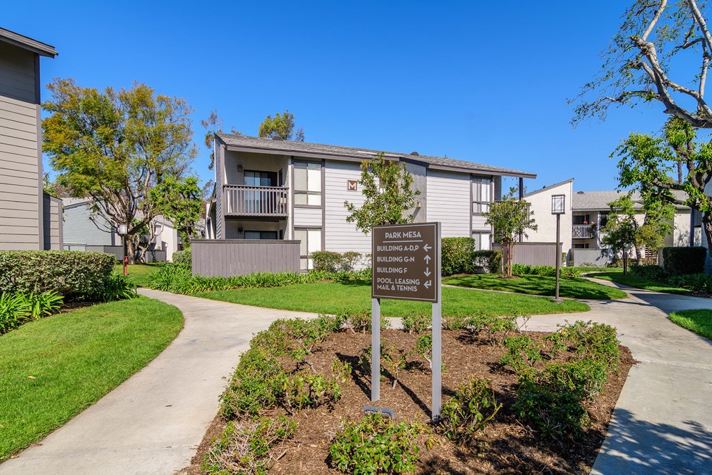 A sign in front of a building that says "BUILDINGS AND HOUSING".