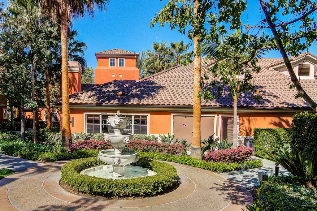 a fountain in front of a house with a fountain