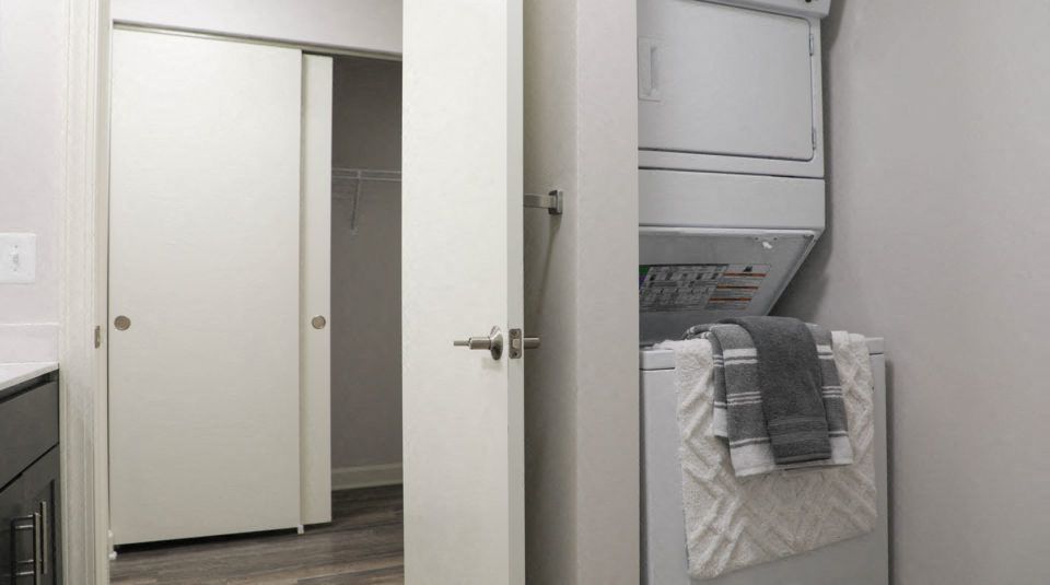 405 W Redwood Apartments