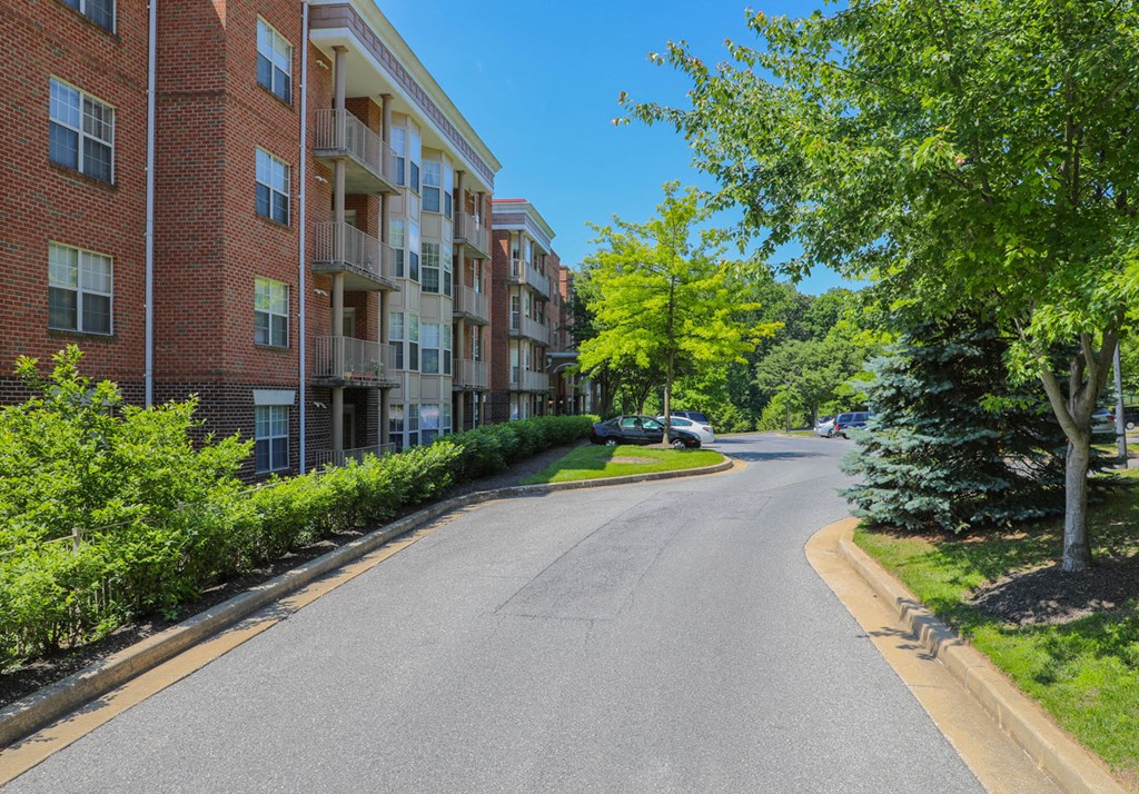 Cascades Overlook Apts.