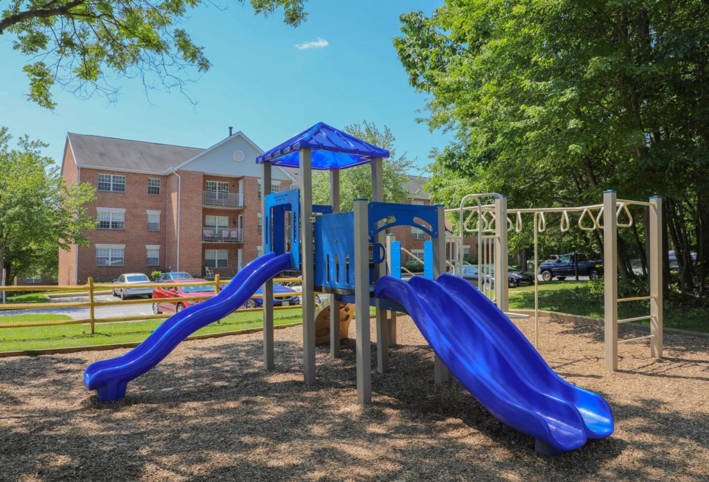 Cascades Overlook Apts.