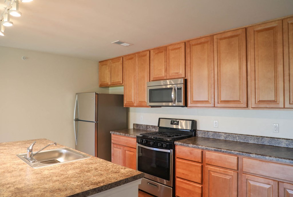 Fully Equipped Kitchen at St. Charles at Olde Court Apartments, Pikesville