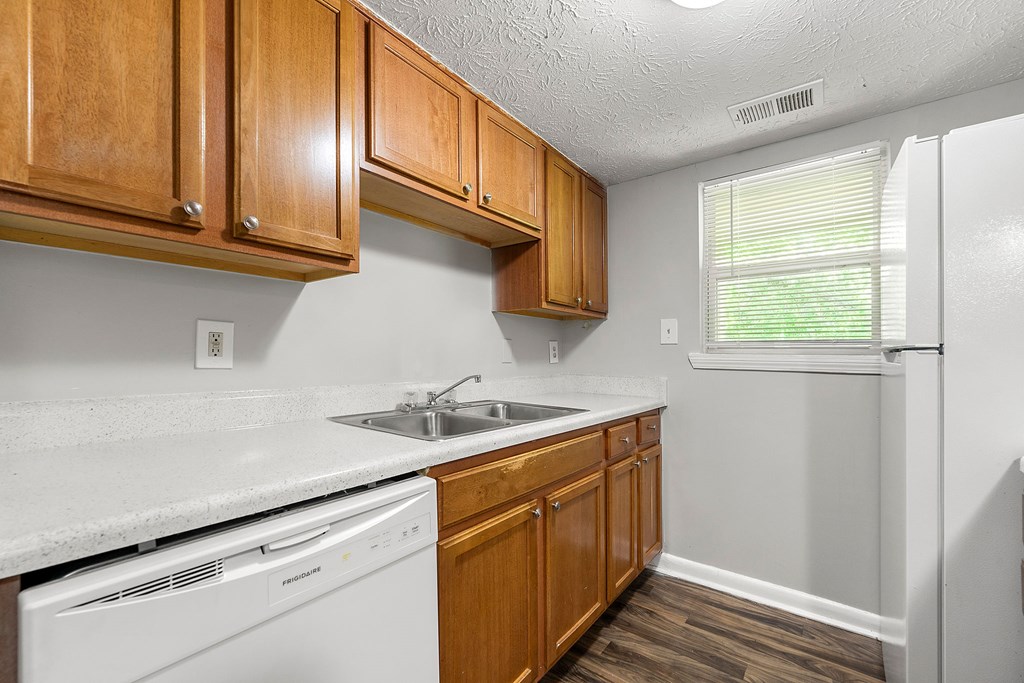 Kitchen Cabinets at Bradford Gwinnett Apartments and Townhomes, Norcross, GA 30071