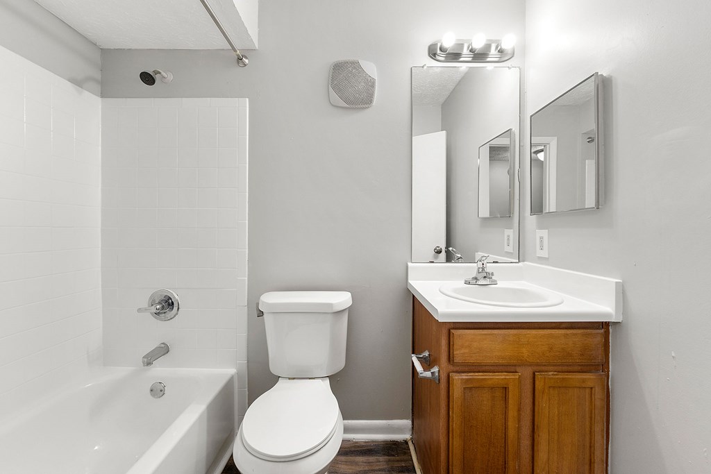 Bathroom With Bathtub at Bradford Gwinnett Apartments and Townhomes, Norcross Georgia