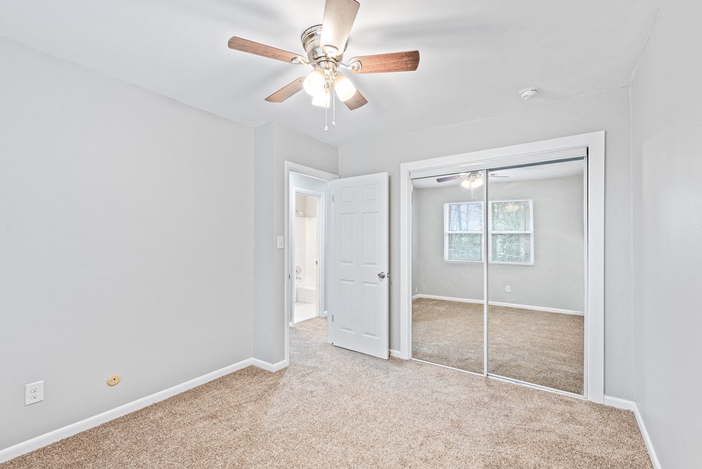 Spacious Bedroom Ceiling Fan at Georgian Oaks Apartments, Georgia