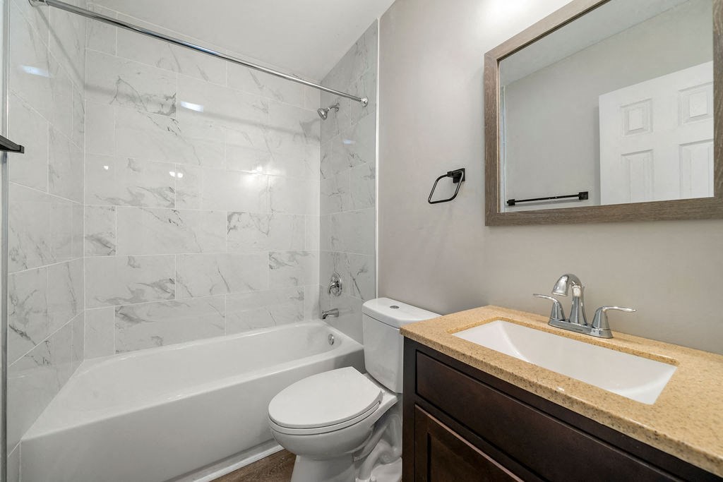 A bedroom with a cozy bed at Balfour Marietta Apartments, Marietta, 30060