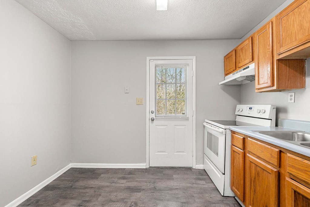 Fully Furnished Kitchen at Balfour Forest Apartments, Georgia, 30008