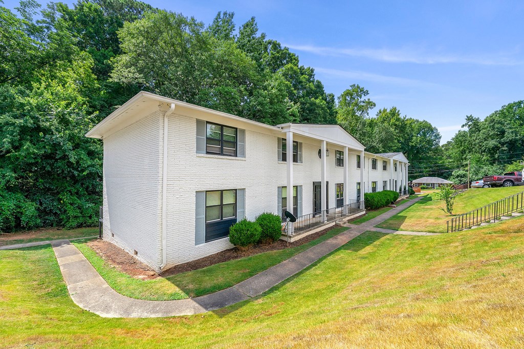 Apartments for rent at Georgian Oaks Apartments, Smyrna, GA 30080