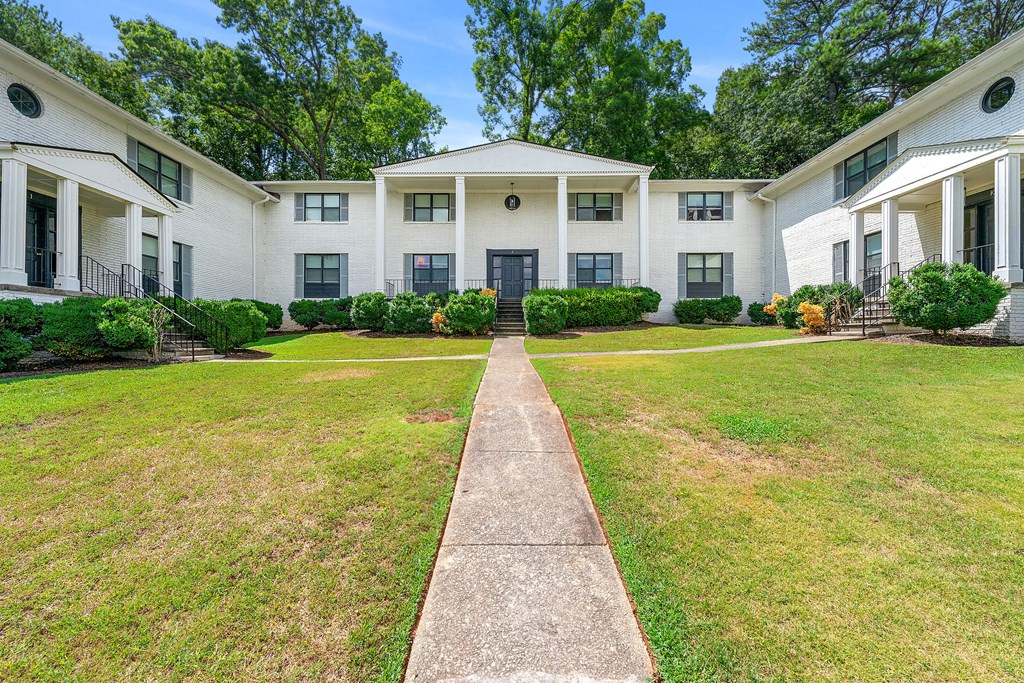 Apartments for rent at Georgian Oaks Apartments, Smyrna, GA 30080