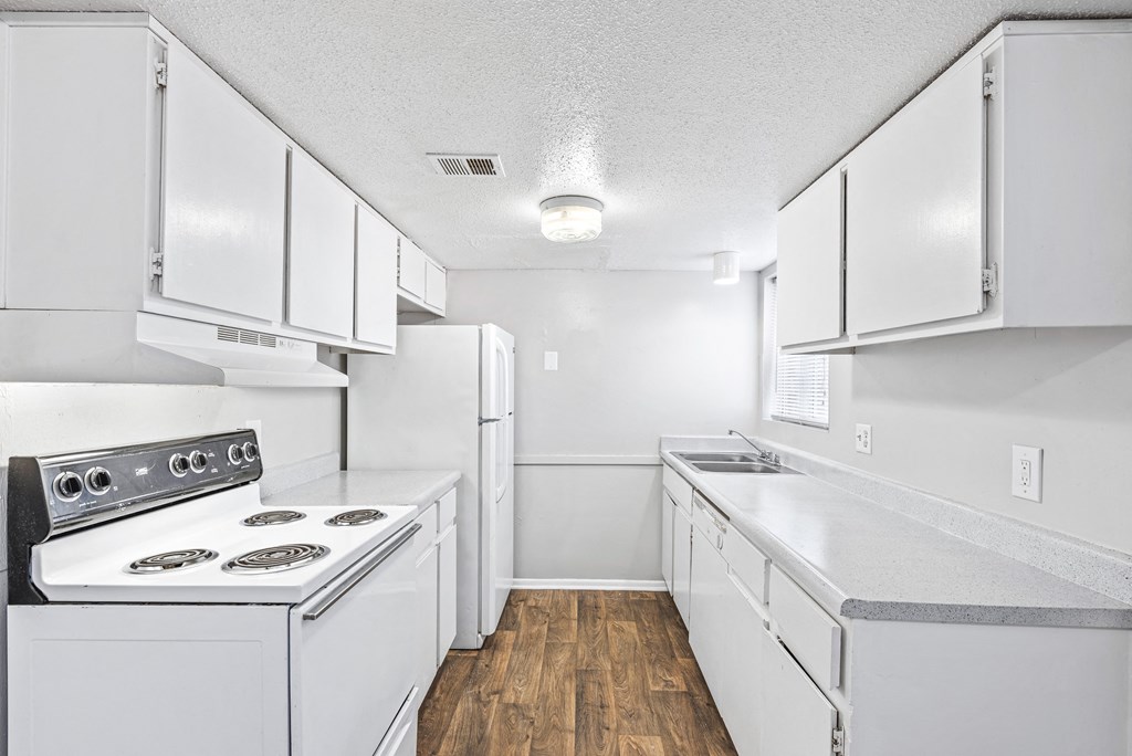 Classic kitchen at Northgate Townhomes in Tucker, GA  30084