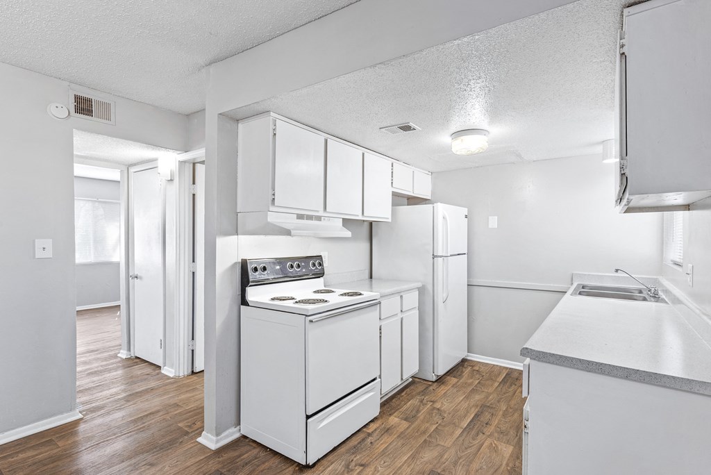 Classic kitchen at Northgate Townhomes in Tucker, GA  30084