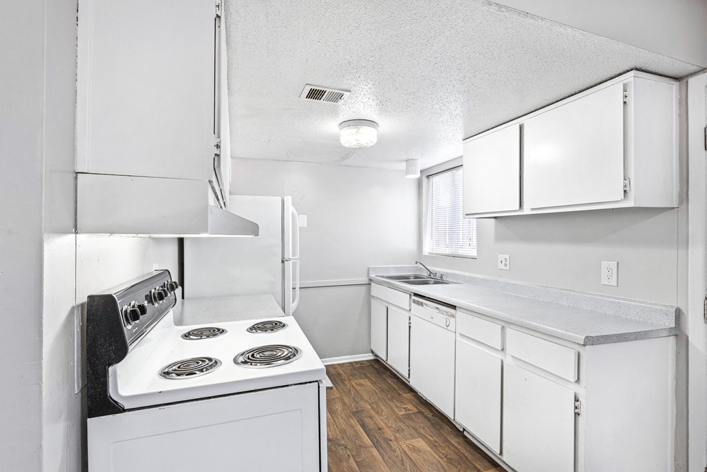 Classic kitchen at Northgate Townhomes in Tucker, GA  30084