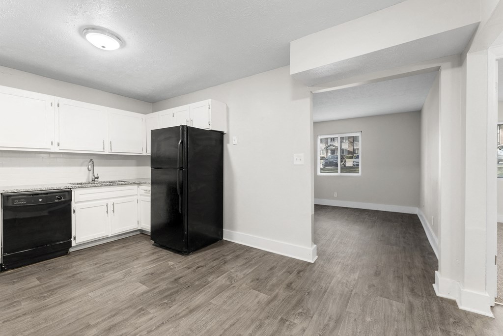 Fully Furnished Kitchen at Ridgewood Apartments, Lawrenceville, GA