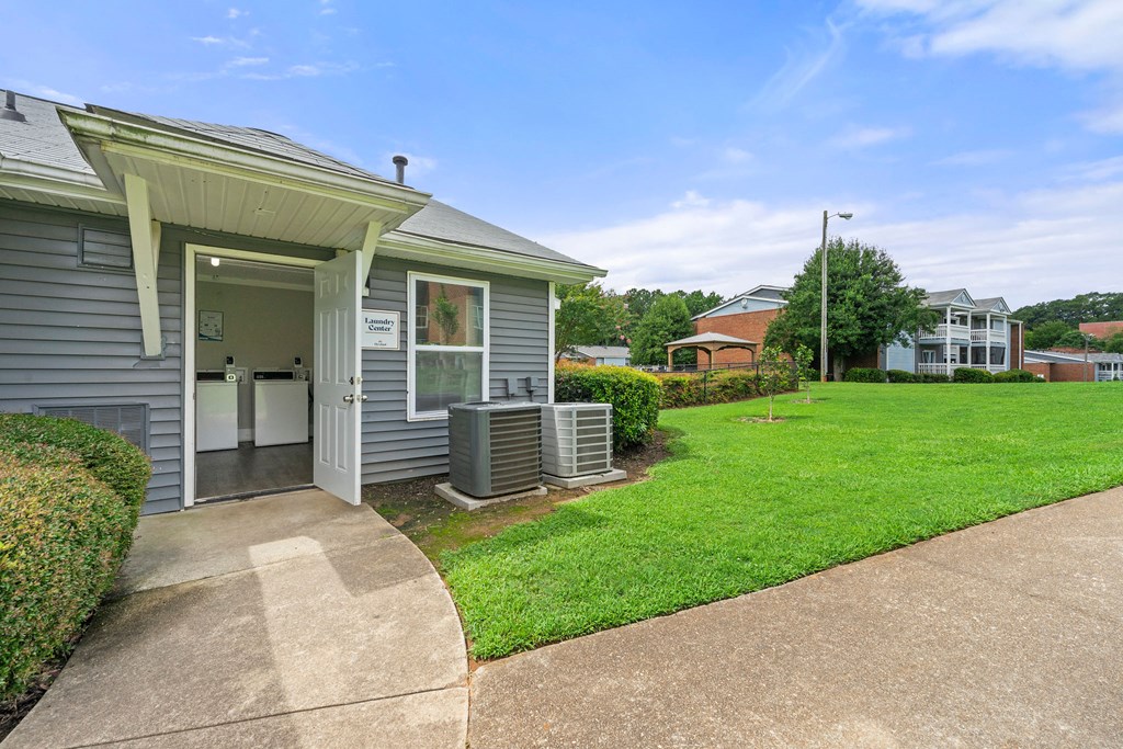 Laundry center at 445 Cleveland in Atlanta , Georgia 30354