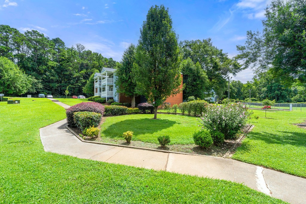 Lush landscaping at 445 Cleveland in Atlanta , Georgia 30354