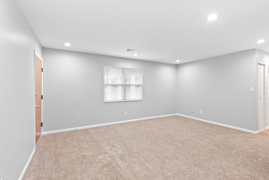 Spacious Living Room at Georgian Oaks Apartments, Smyrna, 30080