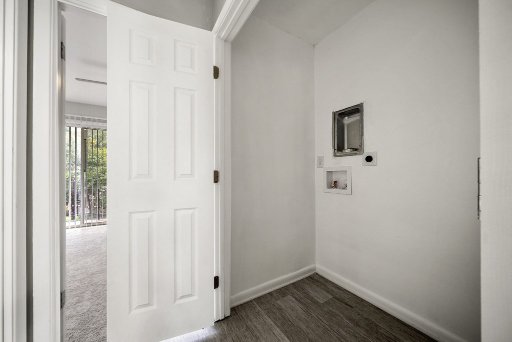 Washer Dryer Hookups at Georgian Oaks Apartments 2, Georgia