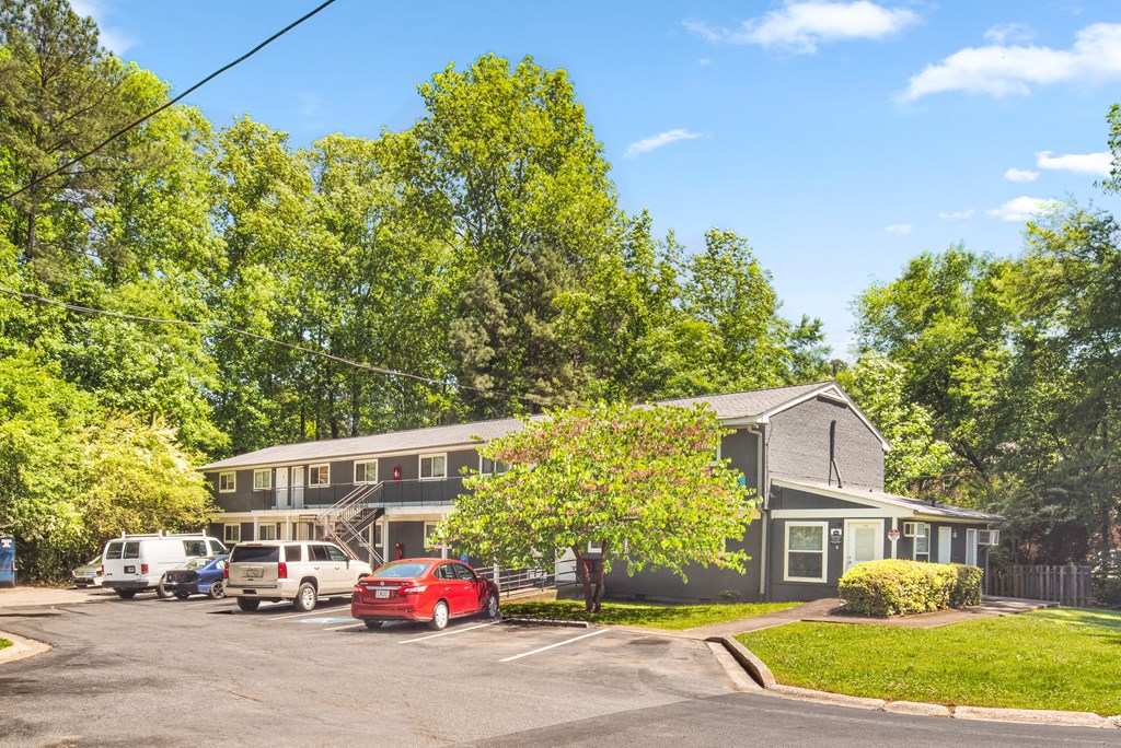 Lush Landscaping at Balfour Forest Apartments, Marietta Georgia