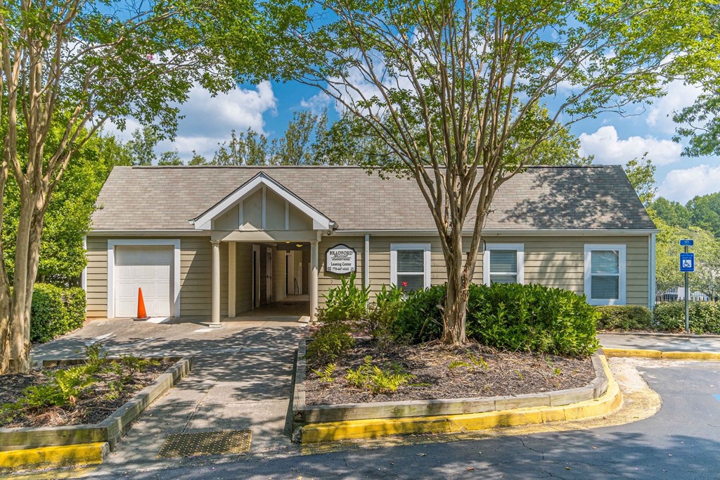 Leasing Center Exterior at Bradford Gwinnett Apartments and Townhomes, Norcross, GA 30071