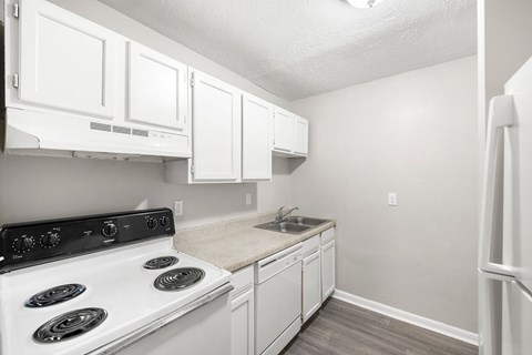Kitchen at Bradford Gwinnett Apartments and Townhomes, Norcross, GA