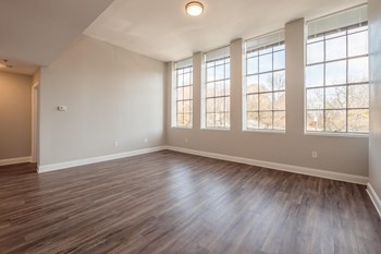 Spacious Living Room New Flooring Throughout - Photo Gallery 6