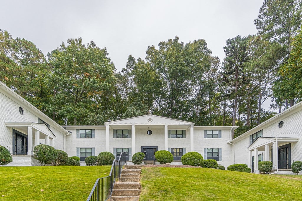 Green Space at Georgian Oaks Apartments 2, Smyrna