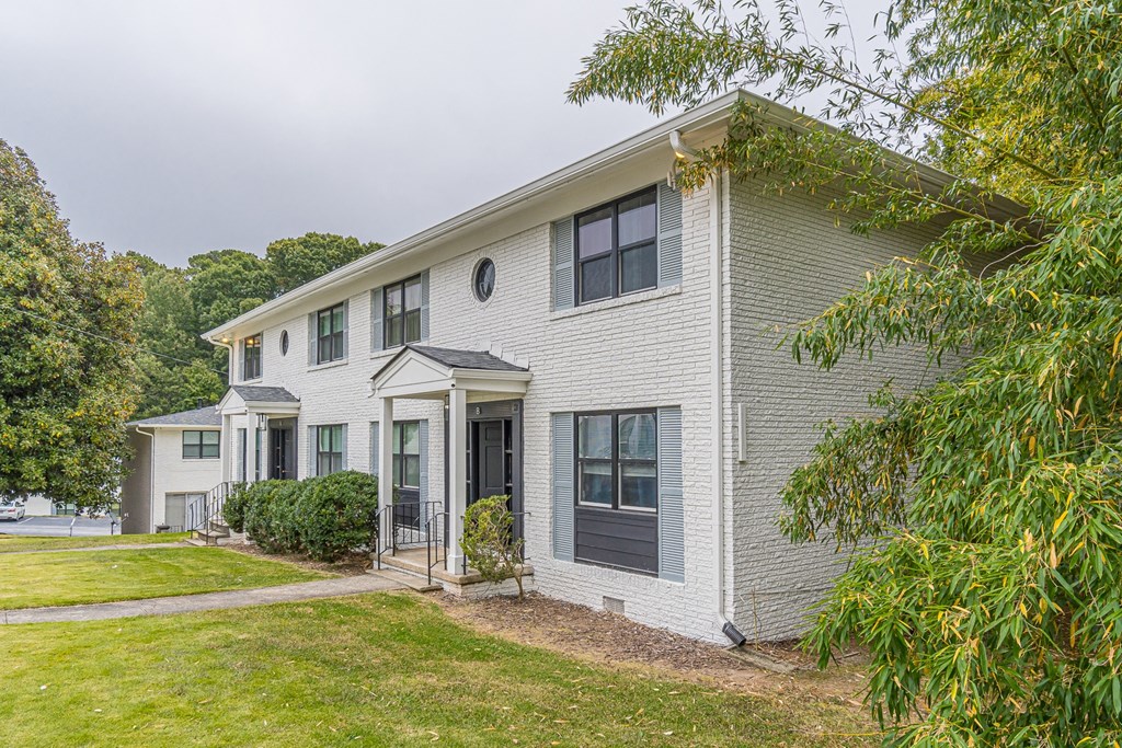 Back Exterior at Georgian Oaks Apartments 2, Smyrna, GA, 30080