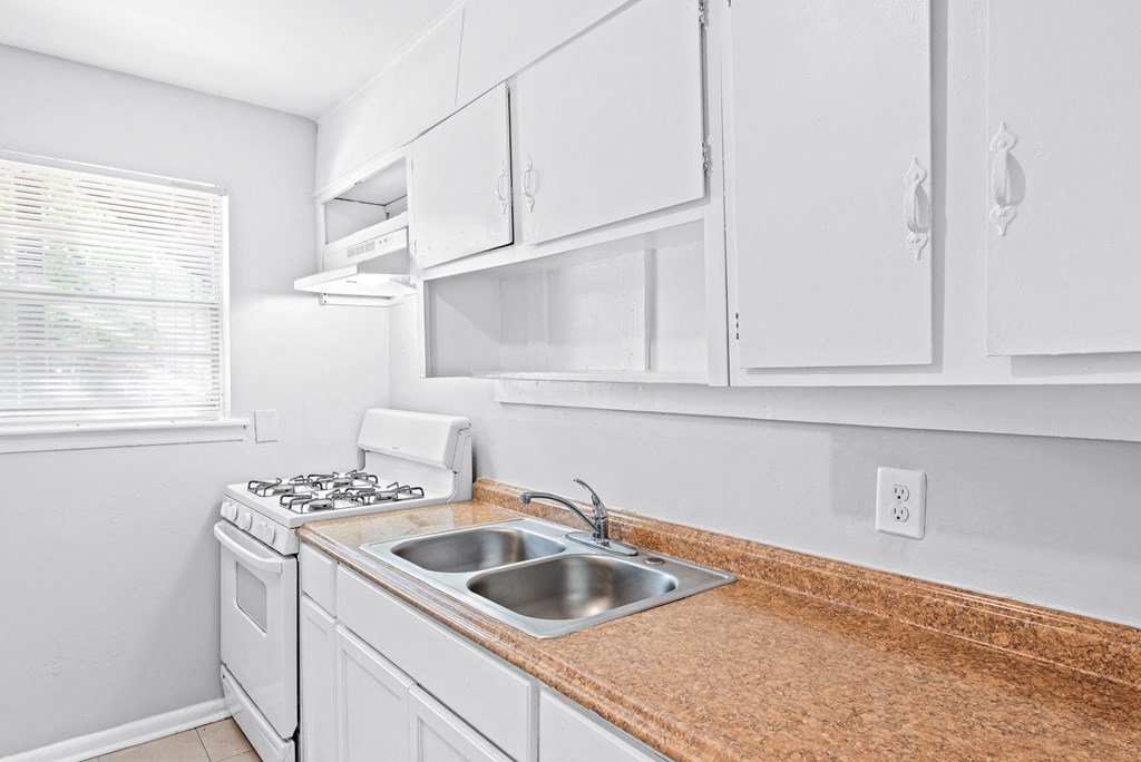 Fully Equipped Kitchen at Gardens at Washington Park 1, Atlanta, GA