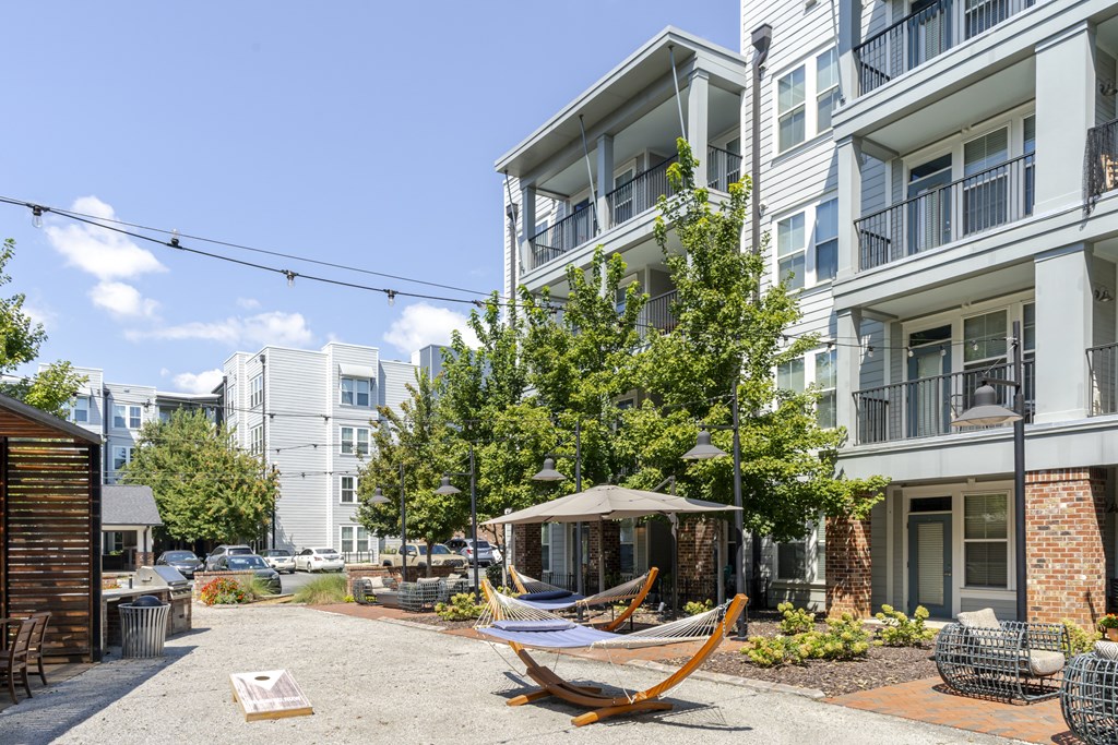 Hammock den in the courtyard