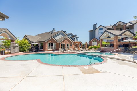 swimming pool at Keystone apartments