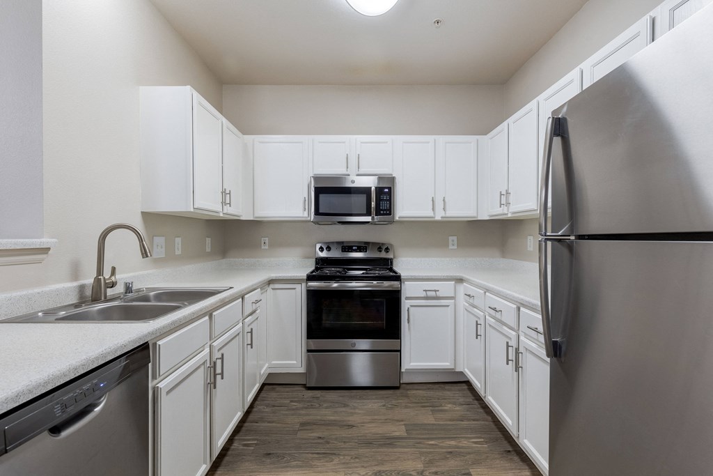 the preserve at ballantyne commons apartment kitchen with stainless steel appliances