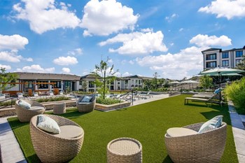 Courtyard - Photo Gallery 5