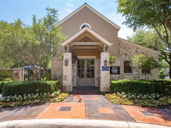 Exterior Leasing Office - Photo Gallery 2