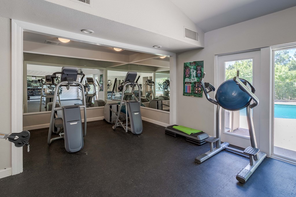 the gym at the preserve at polk apartments