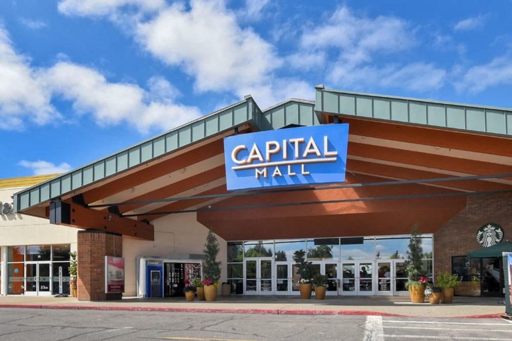 the facade of a capitol mall building with a sign for capital mall