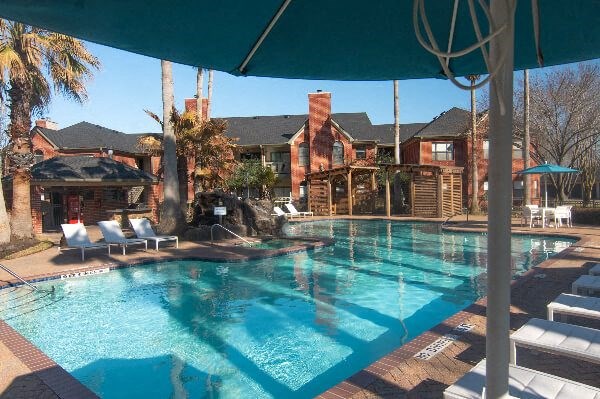 a swimming pool at an apartment complex