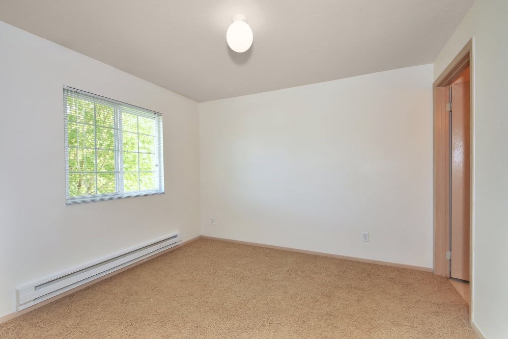 Bedroom with carpet