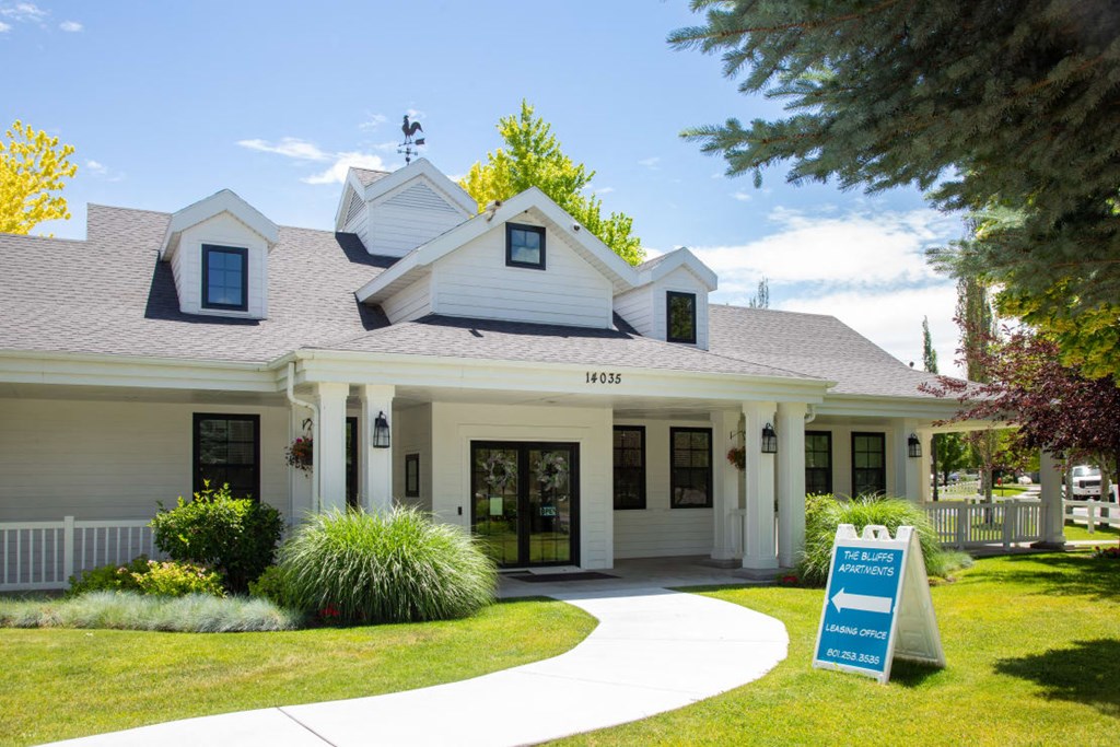 The Bluffs Apartments