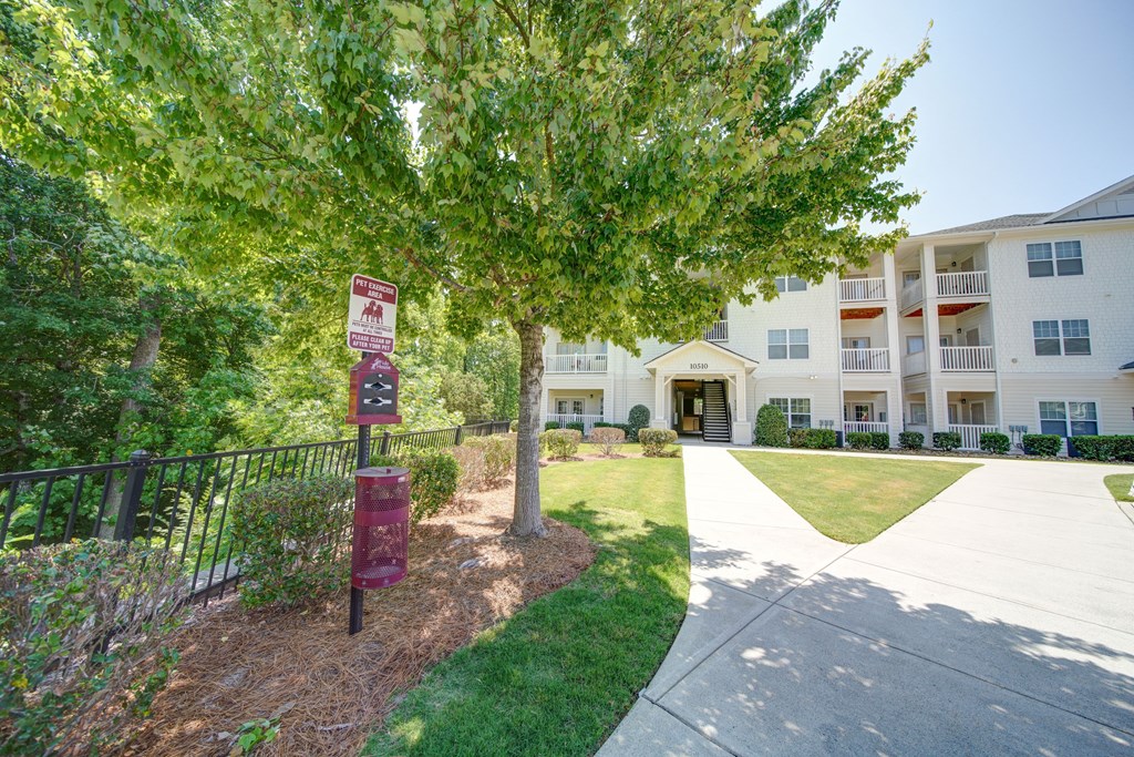 pet convenience station with waste bags