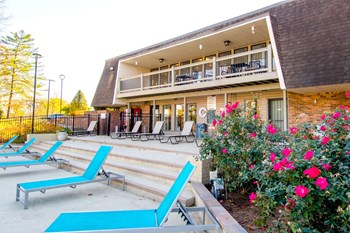 Outdoor Patio Area at Nob Hill Apartments, Tennessee, 37211 - Photo Gallery 8