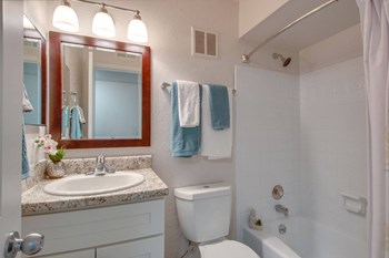 Bathroom With Bathtub at Nob Hill Apartments, Tennessee - Photo Gallery 35
