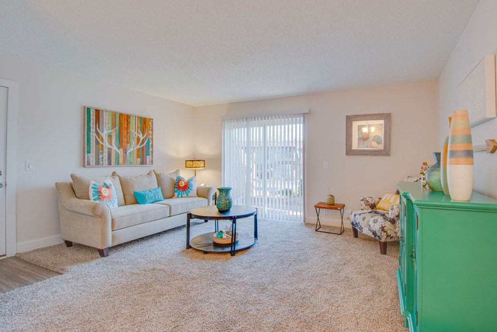 Modern 1 and 2 Bedroom Apartment Homes at Nob Hill Apartments, Nashville, Tennessee