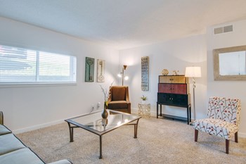 Living Room Interior at Nob Hill Apartments, Nashville, TN - Photo Gallery 19