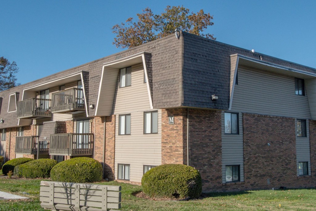 Exterior Courtyard at Nob Hill Apartments, Nashville