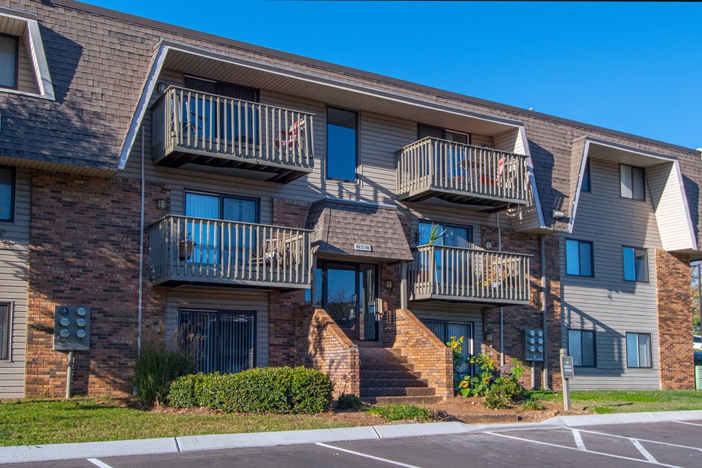 Elegant Exterior View at Nob Hill Apartments, Tennessee, 37211